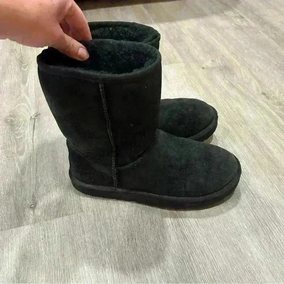 Ugg Classic Black Short Boot ll - Picture 5 of 9